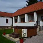 Гостевой дом Kerekerdo Vendeghaz